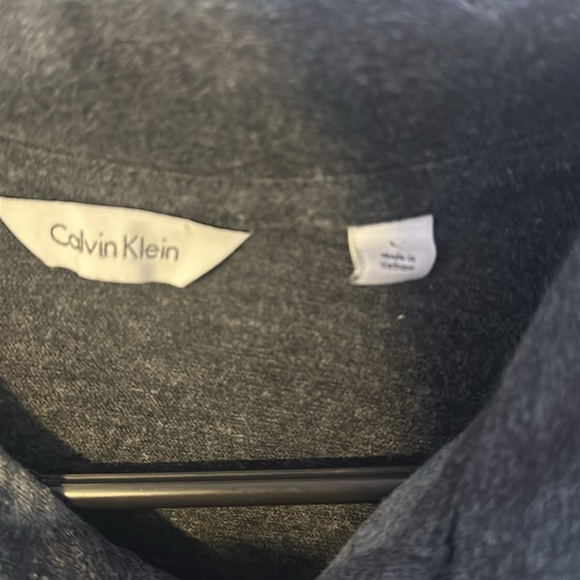 Calvin Klein 2 button ss polo shirt w/one pocket.  Size large. 100%cotton - Picture 2 of 5